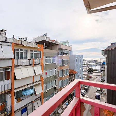 Apartament Studio With A Sea View Balcony In Bakirkoy