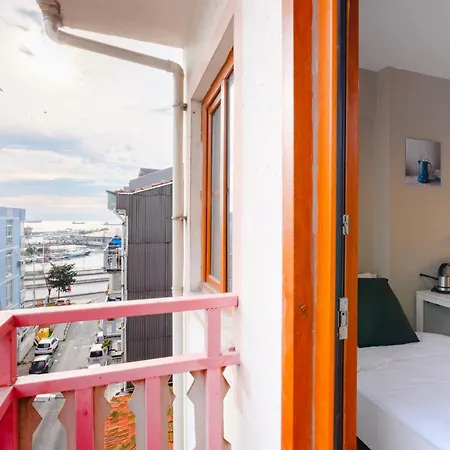 Studio With A Sea View Balcony In Bakirkoy